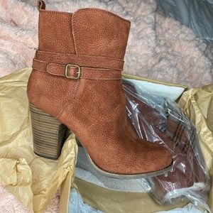 Lucky brand ankle boots size 11